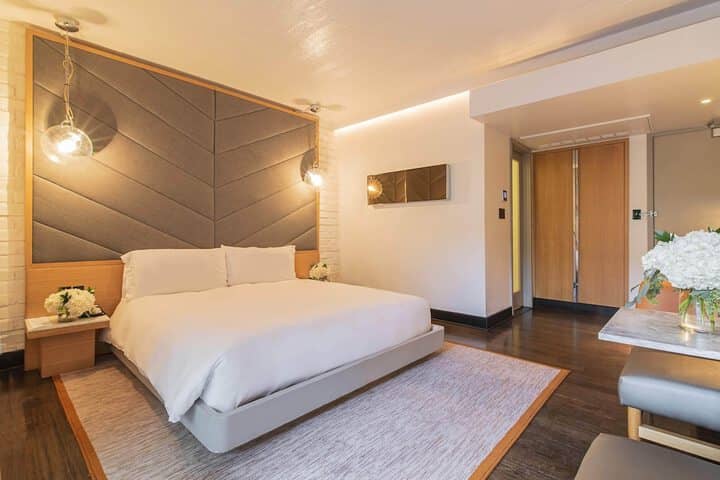 Room 32 of 82
