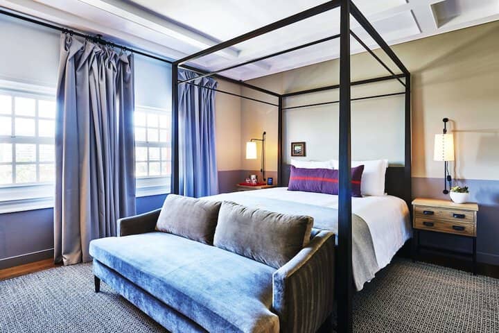 Room 13 of 82