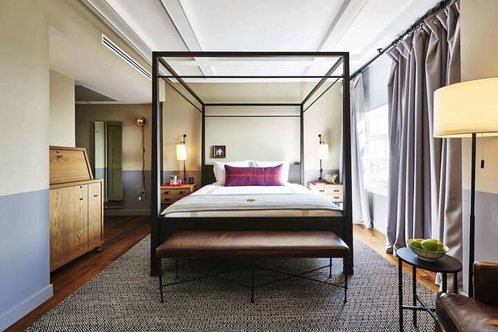 Room 49 of 82