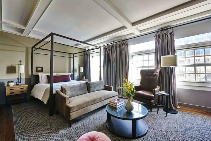 Room 25 of 82